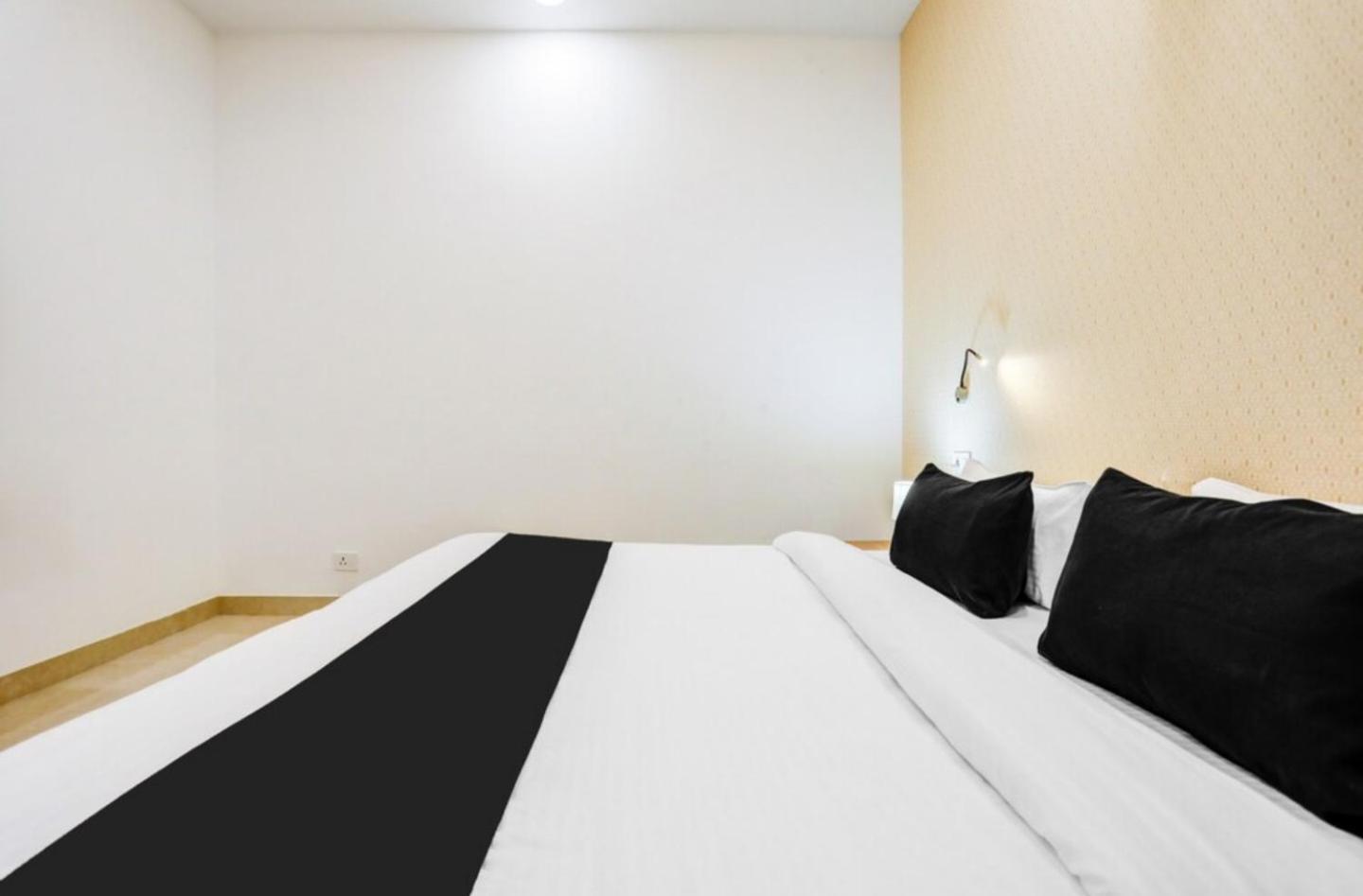 The Grand Blue Hotel Greater Noida Exterior photo