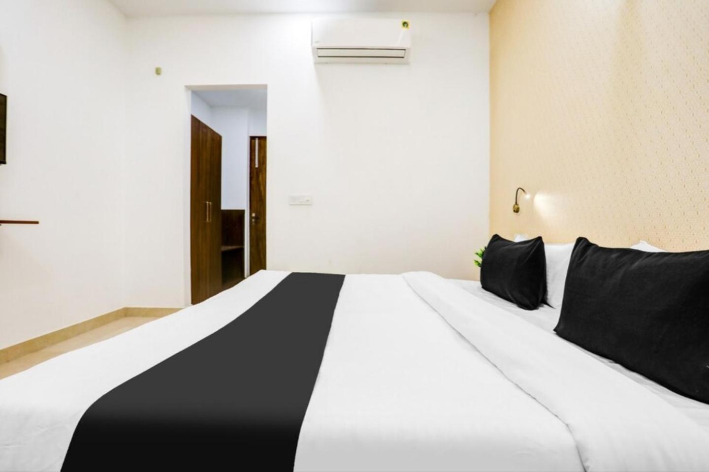 The Grand Blue Hotel Greater Noida Exterior photo